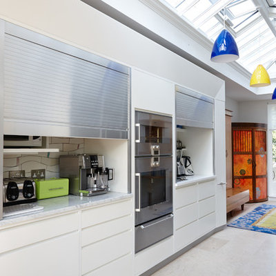 Kitchen - large contemporary kitchen idea in London