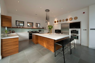 Design ideas for a contemporary kitchen in Edinburgh.