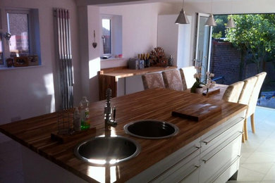 Photo of a modern kitchen in Manchester.