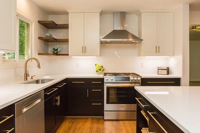 Example of a transitional kitchen design