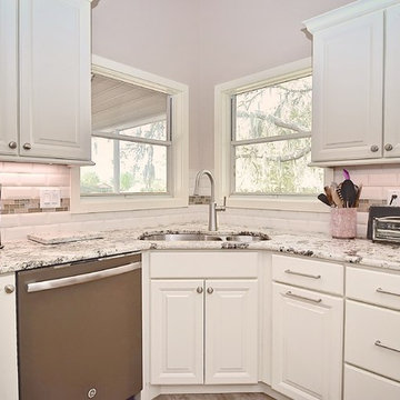 A Sophisticated Kitchen with an Open Plan // Bradenton