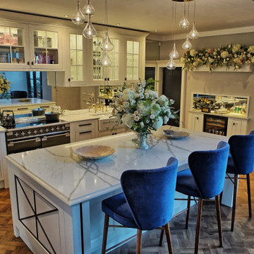 A Touch Of Glass New England Inspired Kitchen