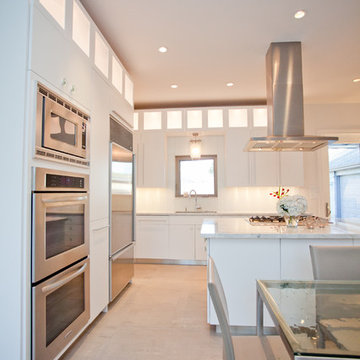 After 11: High Gloss Kitchen with Stainless Steel Appliances