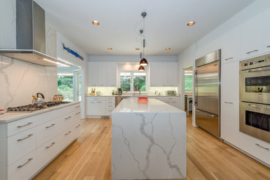 Minimalist kitchen photo in Atlanta