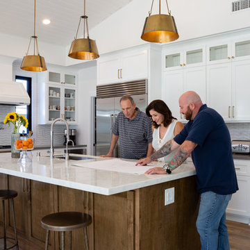 aHouzz TV: A 1960s Teardown Turns Bright and Airy Modern Farmhouse