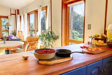 This is an example of a kitchen in Adelaide.