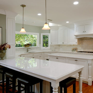 Alexandria Bright Appeal: White Kitchen with Peninsula