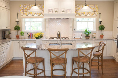 Elegant kitchen photo in Jacksonville