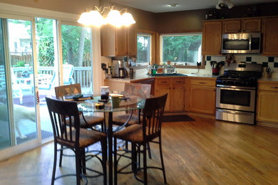 Transitional kitchen photo in Chicago