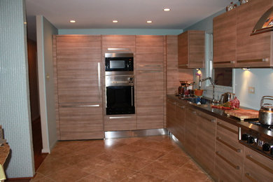 Minimalist kitchen photo in Atlanta