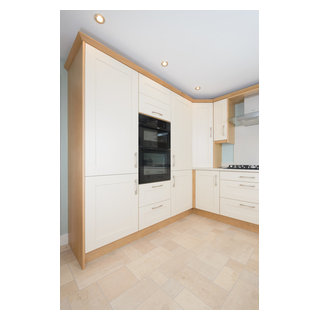 An Exiting Traditional Kitchen With Cream Shaker Doors And Light Wood Trimmings Sussex Kitchen And Bedrooms Img~2791f44205a4da7c 7815 1 2f4136b W320 H320 B1 P10 