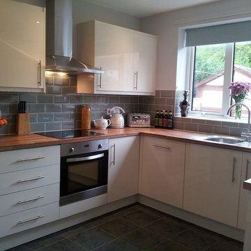 An Innova Livorna Cream High Gloss Kitchen - Real Customer Kitchens