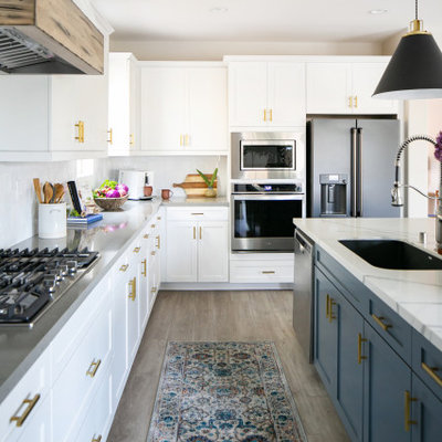 Kitchen - mid-sized transitional kitchen idea in Orange County