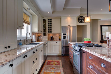 Transitional kitchen photo in Toronto