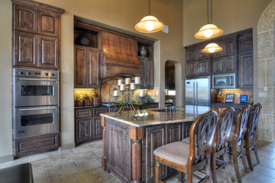 Example of a tuscan kitchen design