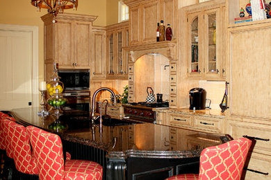 Example of a classic kitchen design in Jackson
