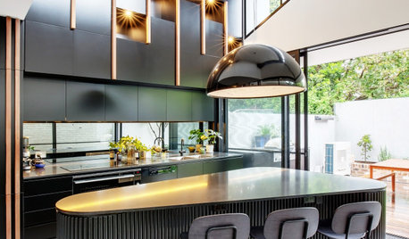 Colour Me Black: A Kitchen Undergoes a Dramatic Transformation