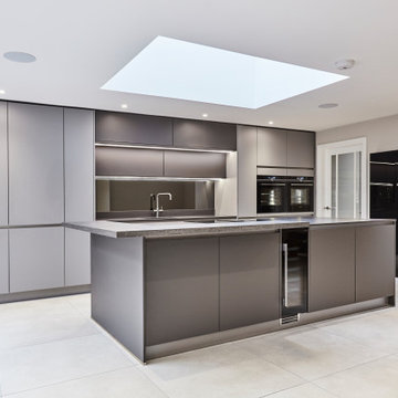 Anthracite & Platinum grey handle-less kitchen