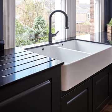 Anthracite handle-less Shaker kitchen