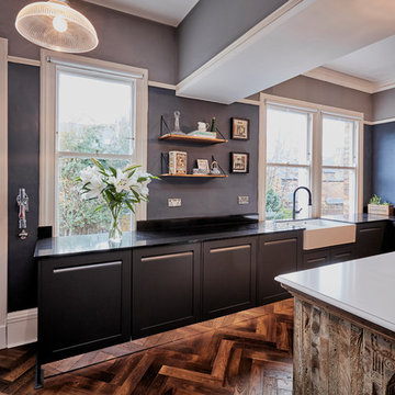 Anthracite handle-less Shaker kitchen