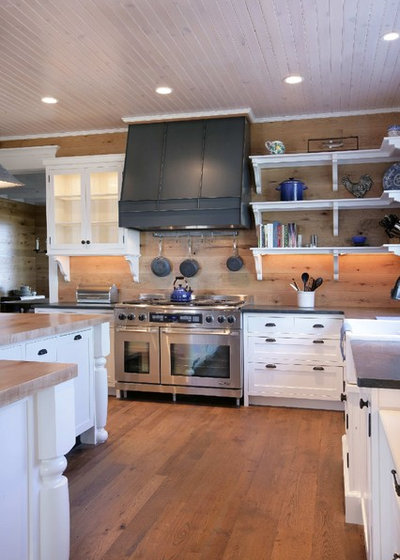 Traditional Kitchen by Appalachian Woods