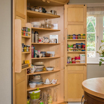 Approved Used Kitchen & Gothic Dresser, Underwood In-frame Shaker