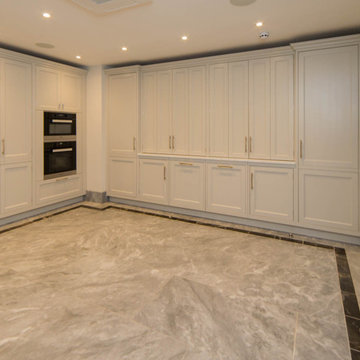 Approved Used Kitchen, Davonport Painted In Frame Shaker