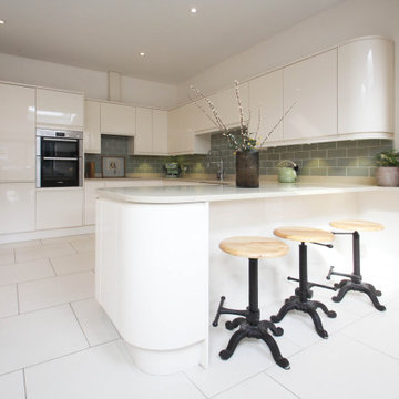 Approved Used Kitchen, Howdens Modern Gloss