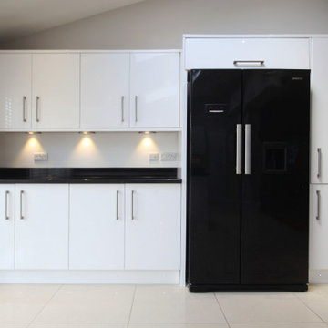 Approved Used Kitchen, Howdens Modern