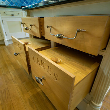 Approved Used Kitchen, Mark Wilkinson Etruscan