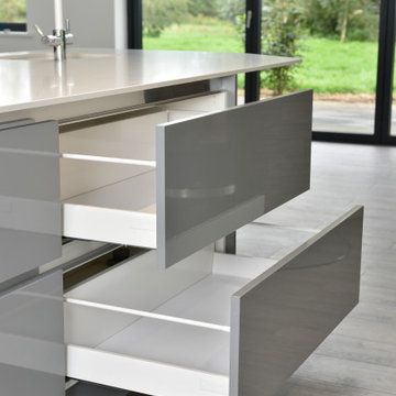 Approved Used Kitchen, Wren Handleless Modern Gloss