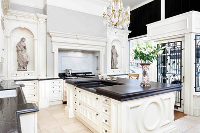 This is an example of a traditional kitchen in Glasgow.
