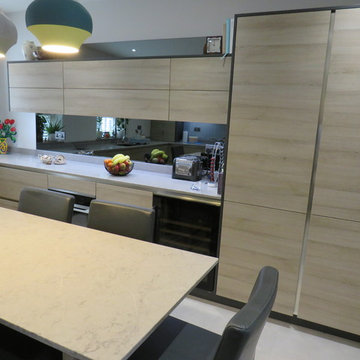 Arcos Stone Oak Horizontal & Caneo Matt Grey Handle Free Kitchen