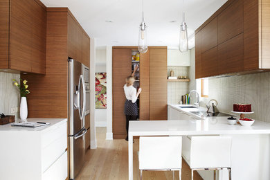 Kitchen - modern kitchen idea in Toronto