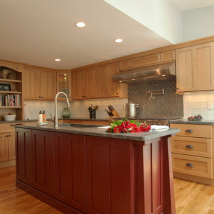 Traditional kitchen ideas - Example of a classic kitchen design in Boston