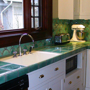 Traditional kitchen photos - Elegant kitchen photo in Seattle