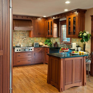 Craftsman kitchen designs - Kitchen - craftsman kitchen idea in Burlington