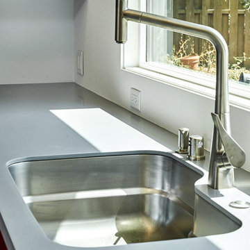 asymmetrical single-bowl kitchen sink