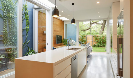 32 Breathtaking Kitchens With an Inside-Outside Connection