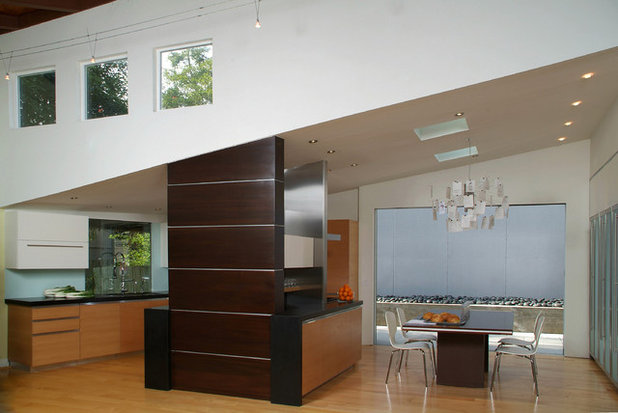 Modern Kitchen by Hamilton-Gray Design, Inc.