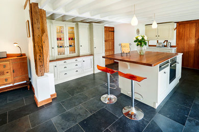 This is an example of a traditional kitchen in Kent.