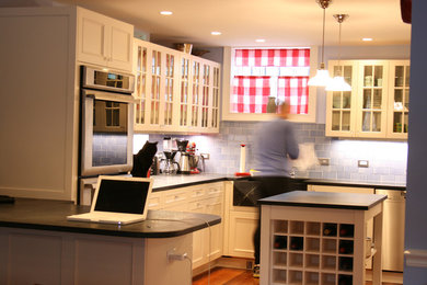 ボストンにあるコンテンポラリースタイルのおしゃれなキッチンの写真