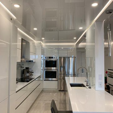 Beach Club Condo - High Gloss Ceiling