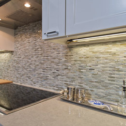 https://www.houzz.com/hznb/photos/beach-house-restyle-on-the-water-contemporary-kitchen-austin-phvw-vp~10822496