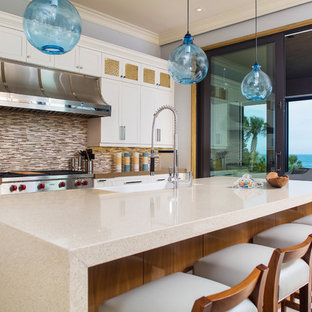 Coastal kitchen designs - Beach style kitchen photo in Orlando