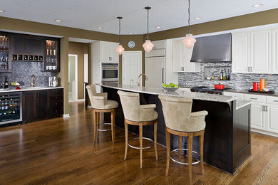 Kitchen - traditional kitchen idea in Minneapolis