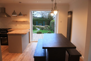 This is an example of a contemporary kitchen in Glasgow.