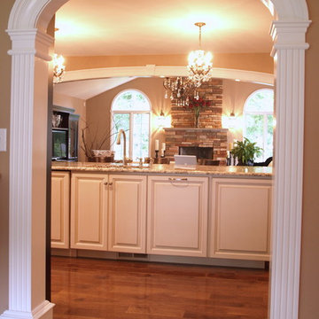 Beautiful Arched Entryway - Detail in the Trim