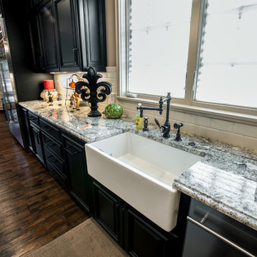 Beautiful Black & White Kitchen