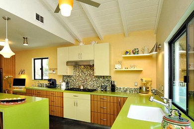 Example of a trendy kitchen design in Los Angeles